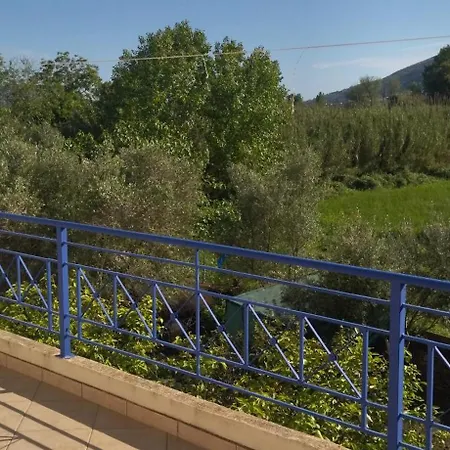 Apartament Mihalis *